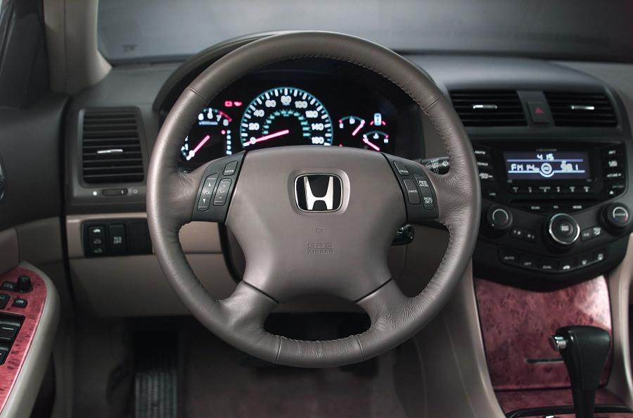  Honda Accord 2003 года  (US) (фото 27 из 43)